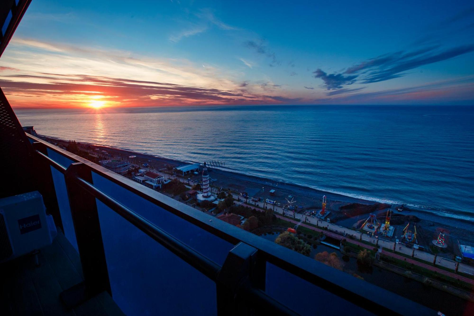 Panorama Orbi Beach Resort Center Suite Batumi Exterior photo